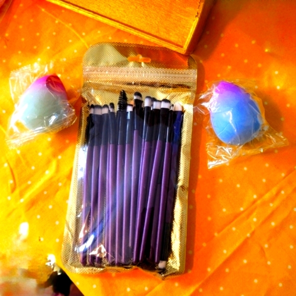 🎈Leaving Soon🎈🎉✨️Host Pick🪞Shabby Chic Makeup Bundle💄 - Picture 1 of 9